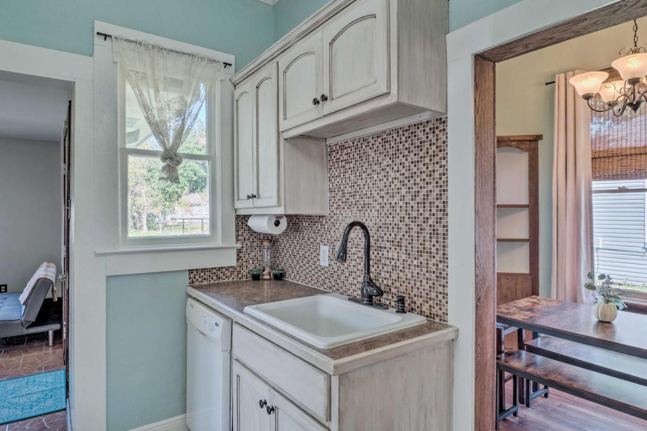 Lake Charles Cottage With Fireplace And Yard! Exterior foto